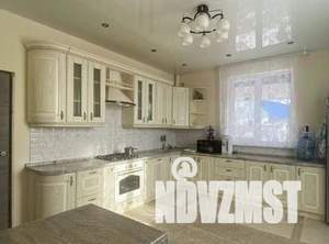 Дом 180м², 2-этажный, посуточно,