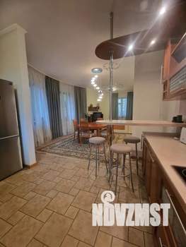 Дом 256м², 2-этажный, посуточно,