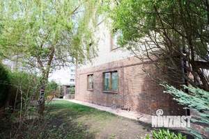 Таунхаус 180м², 3-этажный, участок 2 сот.