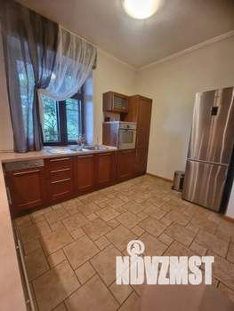 Дом 256м&sup2;, 2-этажный, посуточно, 