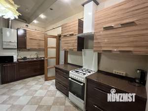 Дом 250м&sup2;, 2-этажный, на длительный срок, 