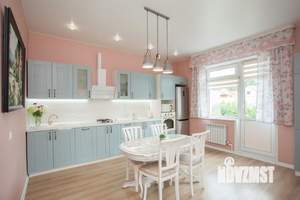 Коттедж 192м², 2-этажный, участок 10 сот.  