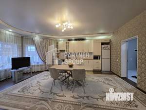 Дом 263м², 2-этажный, участок 15 сот.  