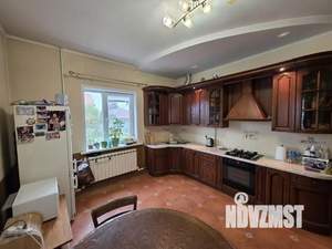 Коттедж 309м², 3-этажный, участок 6 сот.  