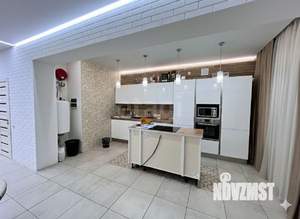 Дом 175м&sup2;, 2-этажный, участок 10 сот.  