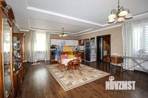Дом 252м², 2-этажный, участок 10 сот.  