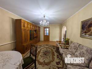 Коттедж 330м², 2-этажный, участок 6 сот.  
