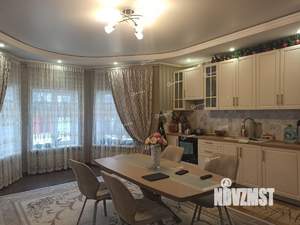 Коттедж 263м², 2-этажный, участок 15 сот.  