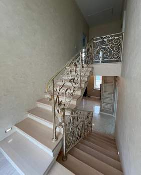 Дом 270м², 2-этажный, участок 12 сот.  