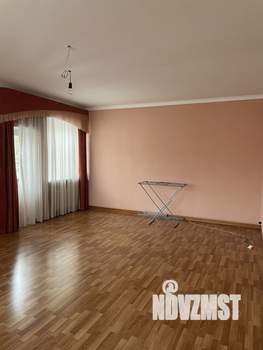 Коттедж 723м², 3-этажный, участок 20 сот.  