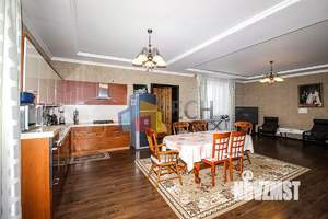 Дом 252м&sup2;, 2-этажный, участок 10 сот.  