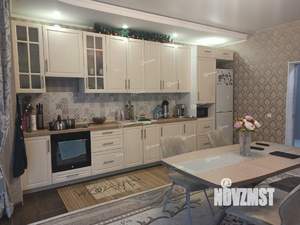 Коттедж 263м², 2-этажный, участок 15 сот.  