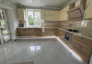 Дом 270м², 2-этажный, участок 12 сот.  