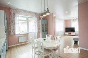 Коттедж 192м², 2-этажный, участок 10 сот.  