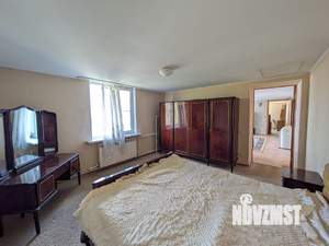 Коттедж 330м², 2-этажный, участок 6 сот.  