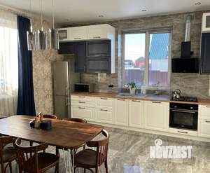 Коттедж 180м², 2-этажный, участок 10 сот.  