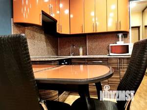 Студия квартира, посуточно, 30м2, 1/3 этаж