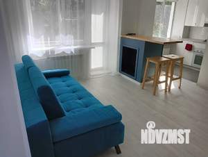 Студия квартира, посуточно, 42м2, 3/5 этаж