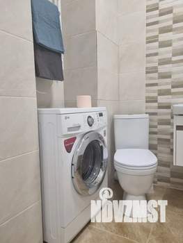 Студия квартира, посуточно, 38м2, 1/9 этаж