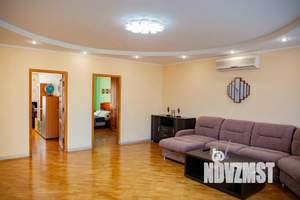 3-к квартира, посуточно, 106м2, 1/1 этаж