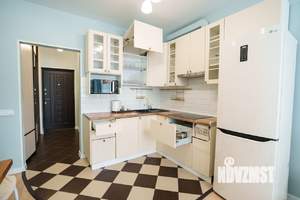 Студия квартира, посуточно, 35м2, 1/3 этаж