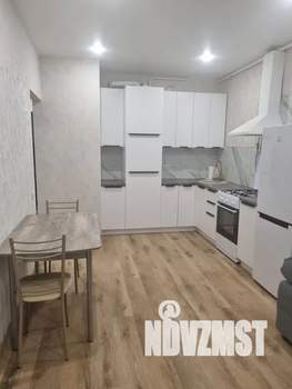 Студия квартира, посуточно, 38м2, 1/9 этаж