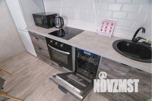 1-к квартира, посуточно, 38м2, 11/16 этаж