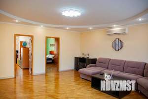 3-к квартира, посуточно, 106м2, 1/1 этаж