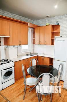 3-к квартира, вторичка, 60м2, 1/1 этаж